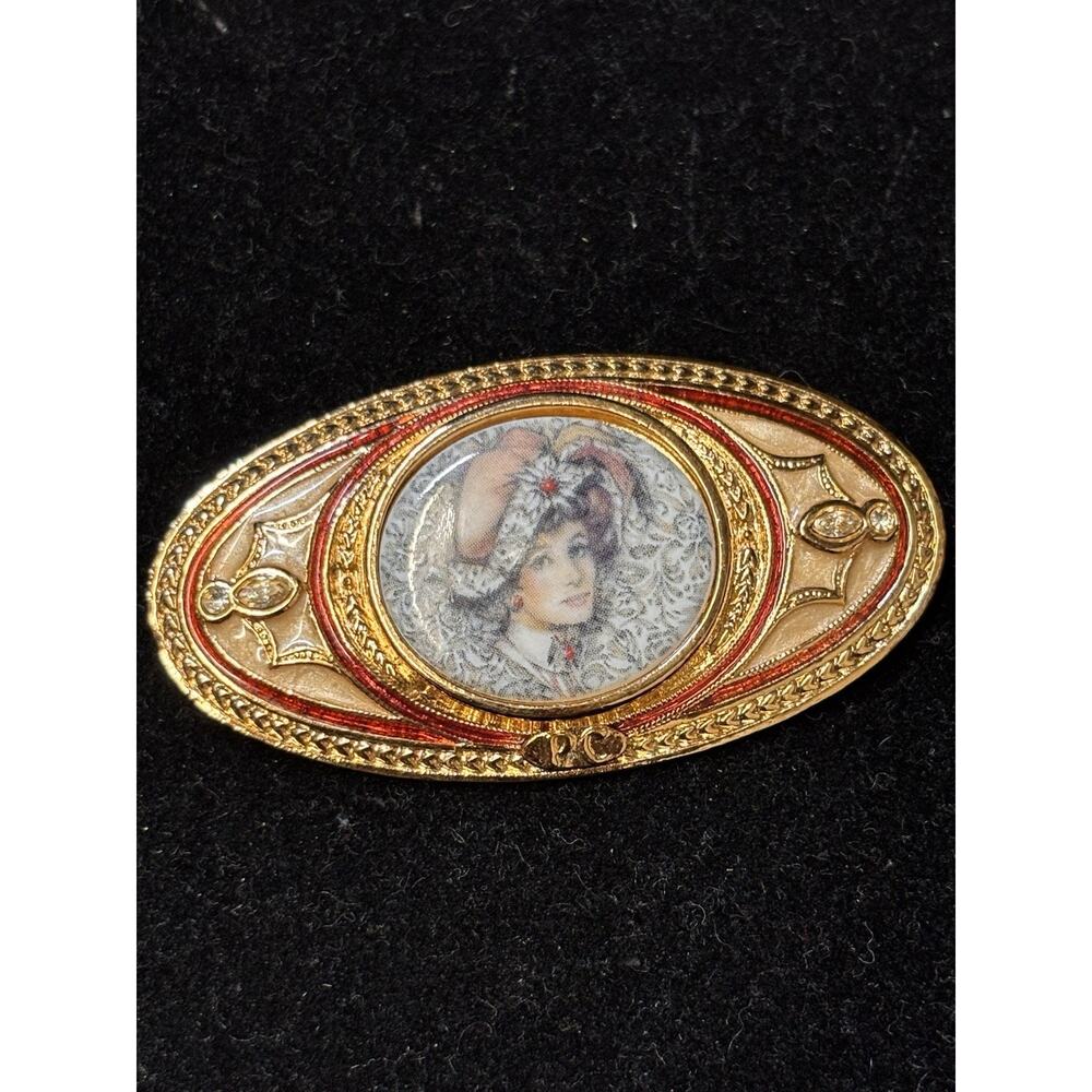 Vintage AVON Pin Brooch President's Club Mrs. Albee Cameo Gold Tone Enamel 2.5”